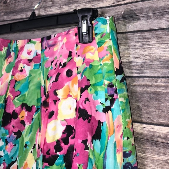 Allison Taylor floral skirt - Picture 3 of 5